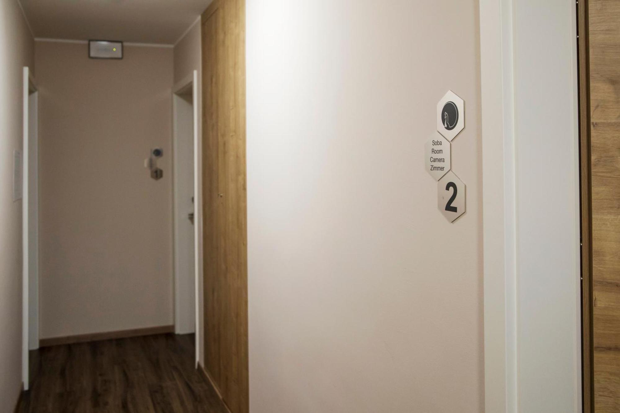 Hotel Gostilna S Prenocisci Pav Rakek Exterior foto