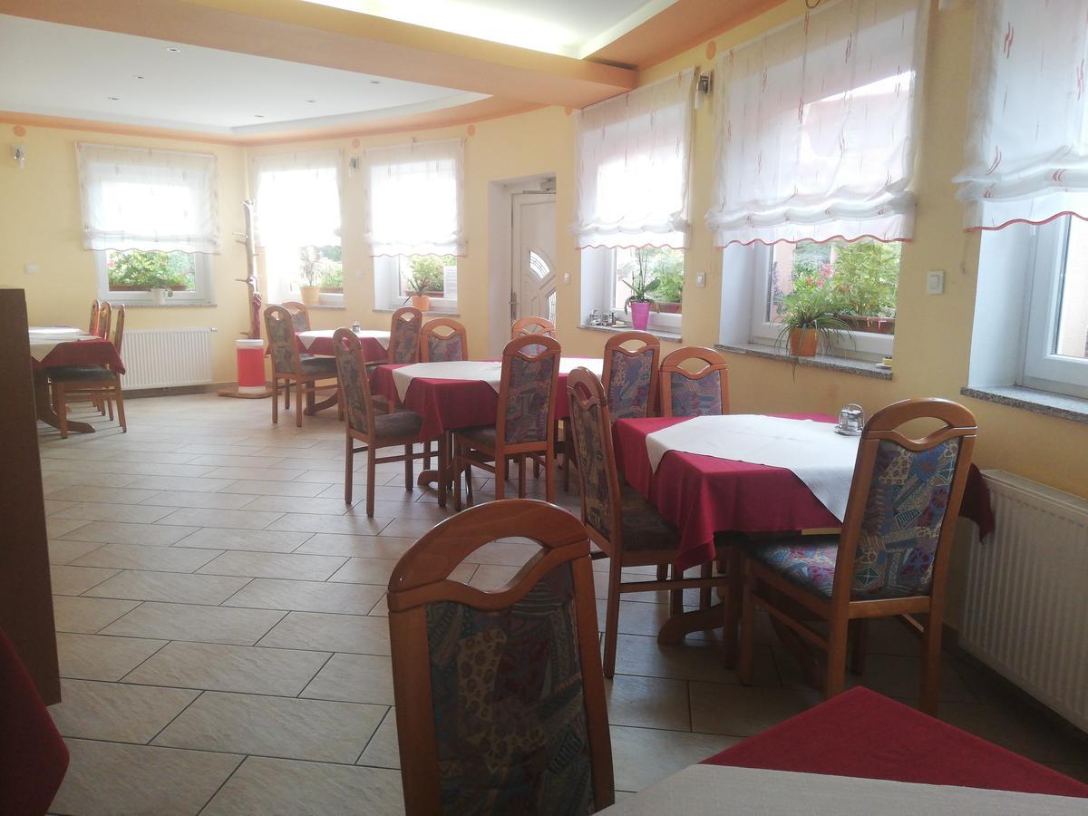 Hotel Gostilna S Prenocisci Pav Rakek Exterior foto